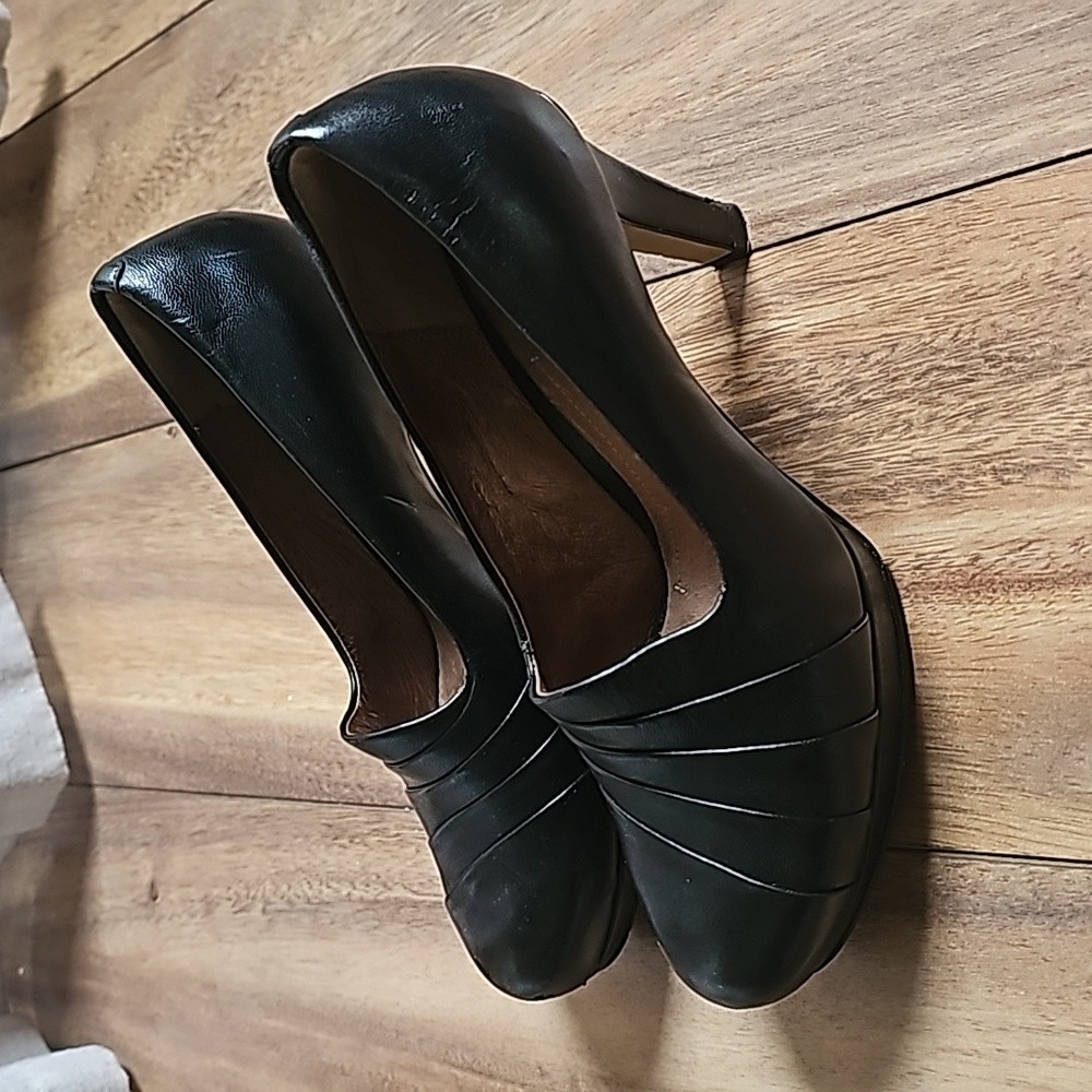 CLARKS Delsie Joy Black Leather Heels/Pumps
